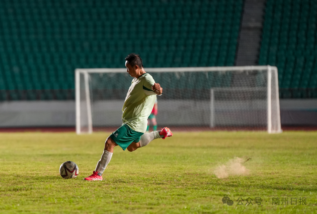 足球赛事中的精彩瞬间引起广泛关注